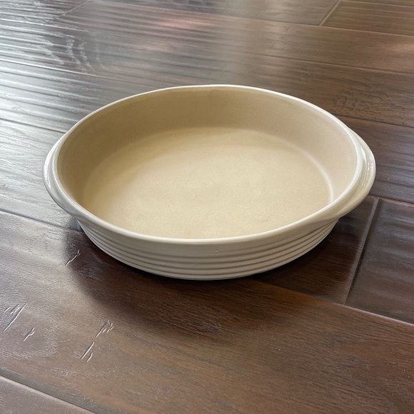 The Pampered Chef Kitchen Pampered Chef White Stoneware Round Deep